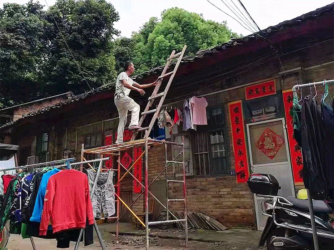 他们曾是恭城工人阶级的骄傲与传奇，如今却只能在这样的房屋住着...349 / 作者:论坛小编02 / 帖子ID:268780