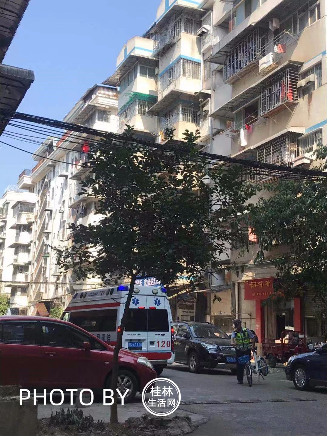 桂林北极广场附近居民区发生坠楼事件，1名男子当场身亡！650 / 作者:论坛小编02 / 帖子ID:268781