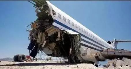 诡异的桂林空难：141人死亡碎尸，法医却多拼出2人？！！723 / 作者:论坛小编02 / 帖子ID:268807