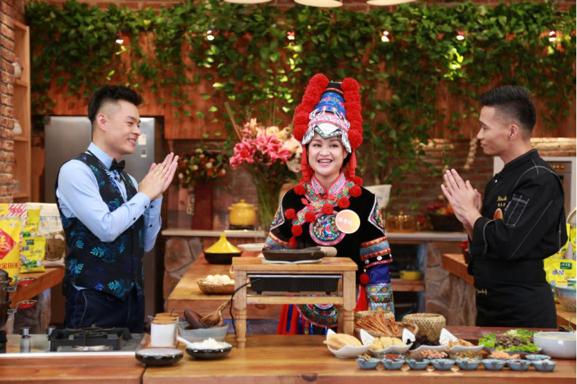 今晚六点半请锁定中央二台《回家吃饭》恭城籍歌唱演员李雪将捶出地道恭城油茶20 / 作者:论坛小编02 / 帖子ID:268899