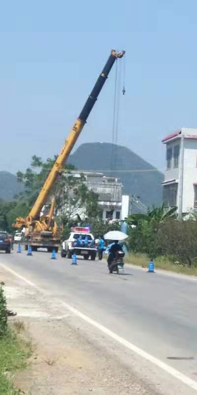 新街这改有架车子翻了嘿891 / 作者:醉于山水 / 帖子ID:268910