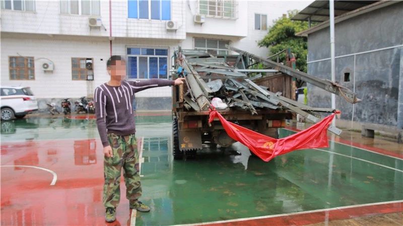 这四个恭城男子跑到平乐二塘工业园区偷供电铁塔钢架被抓299 / 作者:一条龙 / 帖子ID:269246
