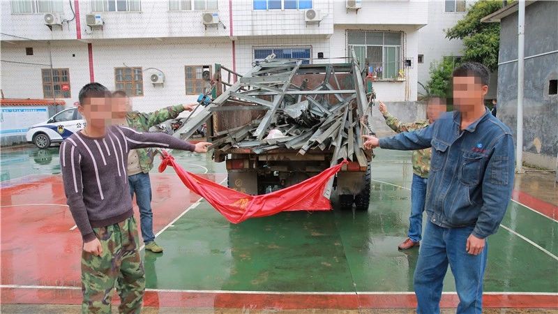 这四个恭城男子跑到平乐二塘工业园区偷供电铁塔钢架被抓223 / 作者:一条龙 / 帖子ID:269246
