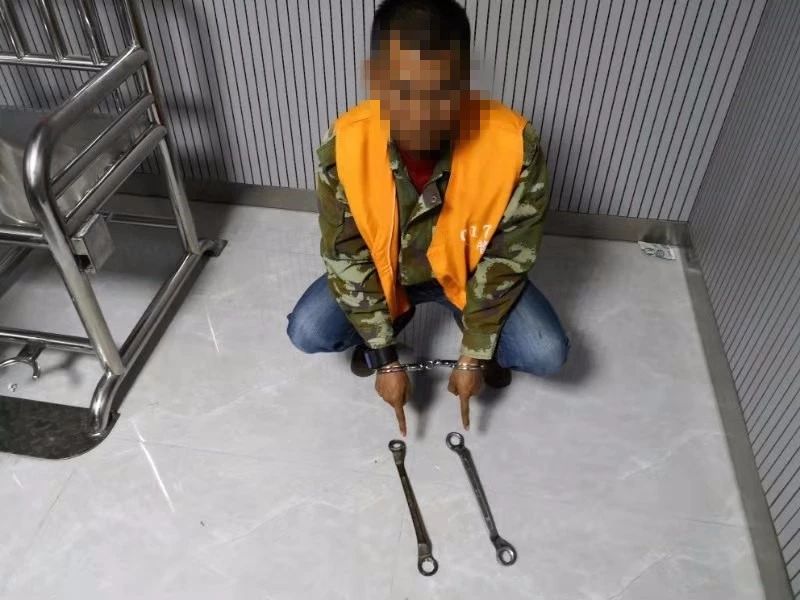 这四个恭城男子跑到平乐二塘工业园区偷供电铁塔钢架被抓830 / 作者:一条龙 / 帖子ID:269246