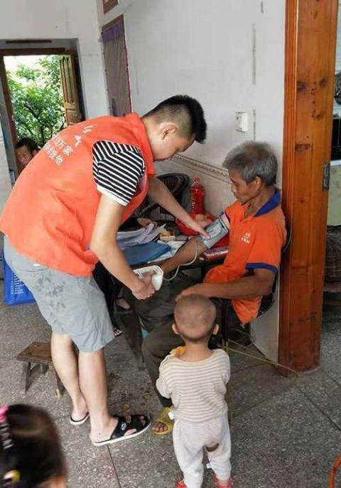 恭城：为4116名贫困人员办理门诊特殊慢性病卡673 / 作者:hoei / 帖子ID:269262