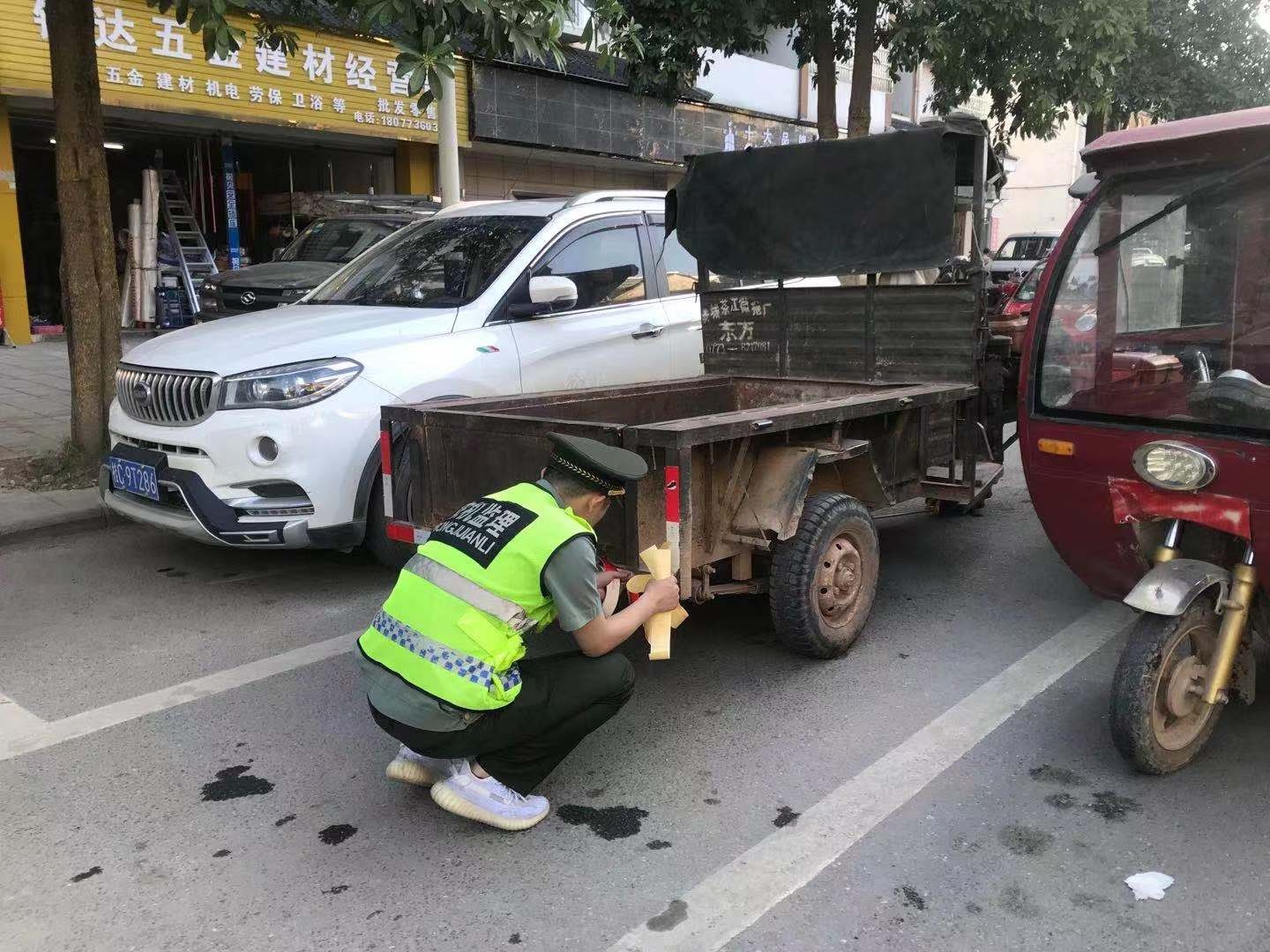 农机监理局在新车站这改帮贴反光条啵230 / 作者:杨俊语语il / 帖子ID:269417