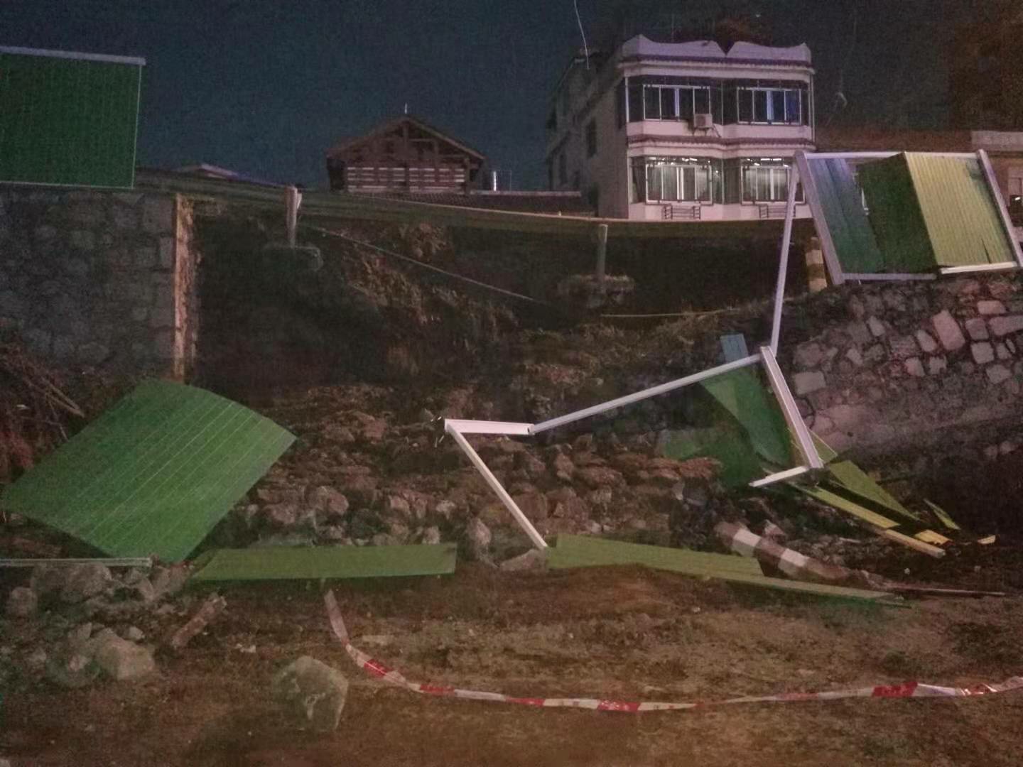 今天下午6.20左右过茶江大桥，江贝村路段塌方。504 / 作者:水墨茶江 / 帖子ID:269677