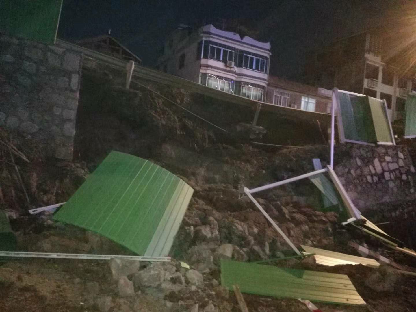 今天下午6.20左右过茶江大桥，江贝村路段塌方。820 / 作者:水墨茶江 / 帖子ID:269677