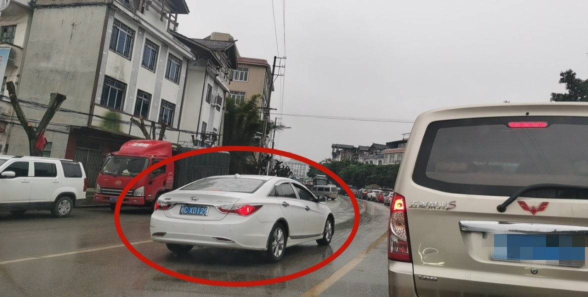 茶江大桥修辅路本来有点堵，没素质的司机们努力来添堵！834 / 作者:箩筐索 / 帖子ID:269825