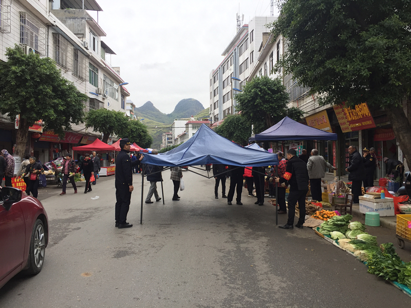 好消息，这个地方开始拆除违建和遮阳棚了，要还群众一个不再拥挤的街道了。。。。61 / 作者:登山涉水 / 帖子ID:269840