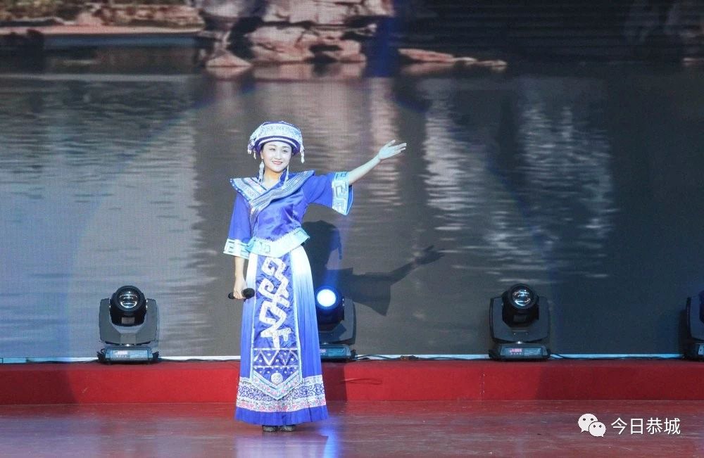 恭城县义工志愿者协会2019年会暨全县志愿者联谊会在县人民会堂举行920 / 作者:登山涉水 / 帖子ID:269936