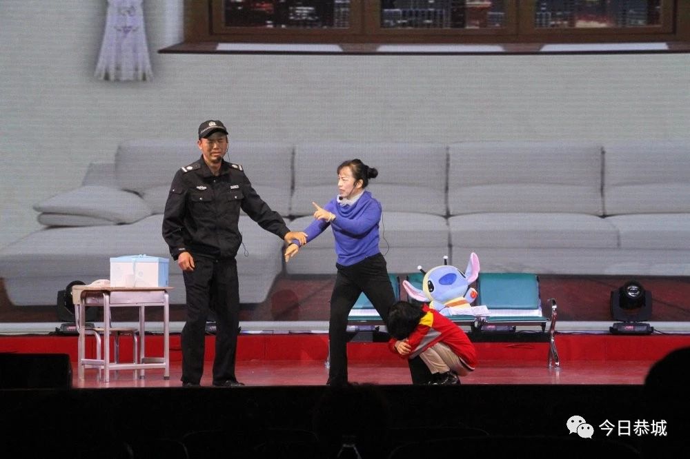 恭城县义工志愿者协会2019年会暨全县志愿者联谊会在县人民会堂举行77 / 作者:登山涉水 / 帖子ID:269936