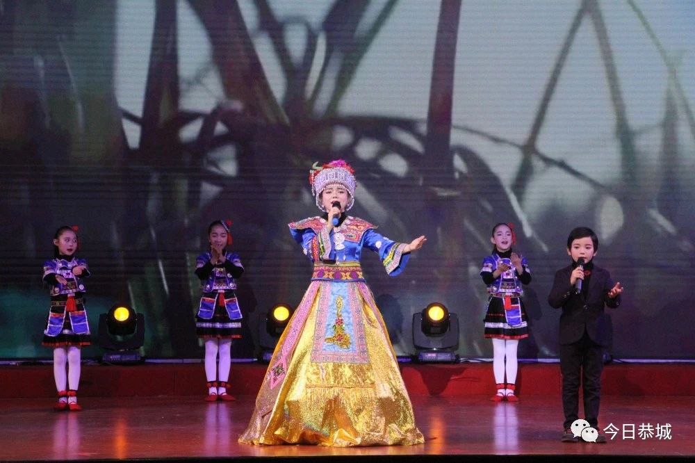 恭城县义工志愿者协会2019年会暨全县志愿者联谊会在县人民会堂举行322 / 作者:登山涉水 / 帖子ID:269936