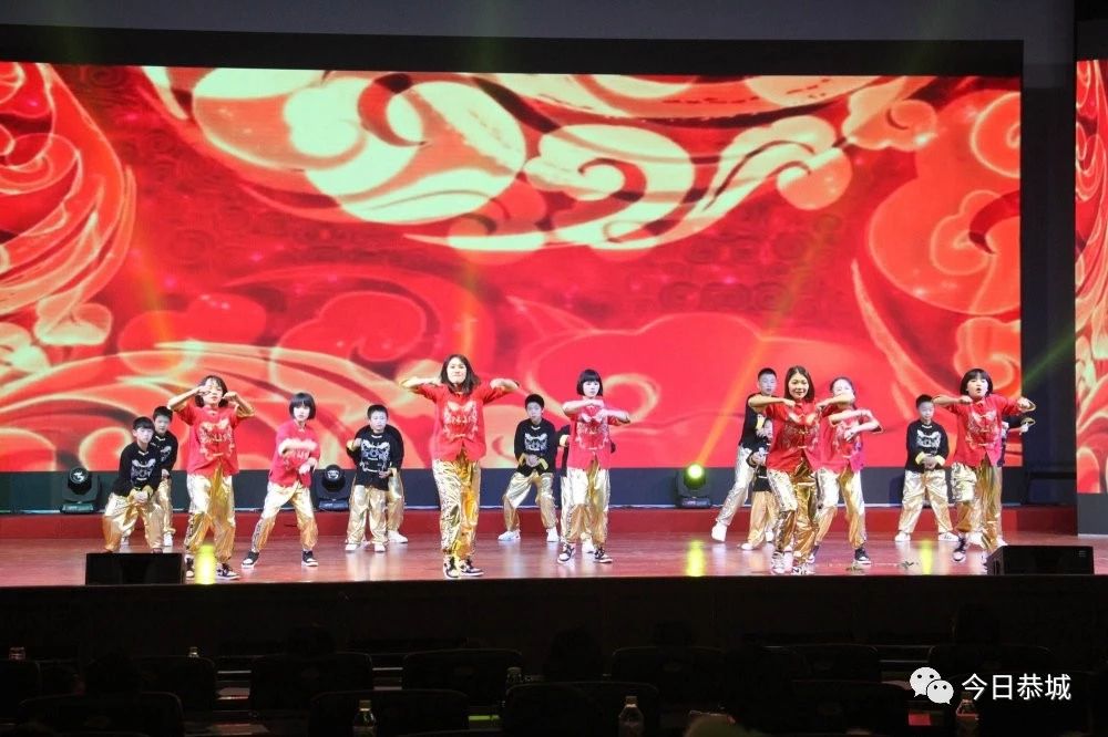 恭城县义工志愿者协会2019年会暨全县志愿者联谊会在县人民会堂举行522 / 作者:登山涉水 / 帖子ID:269936