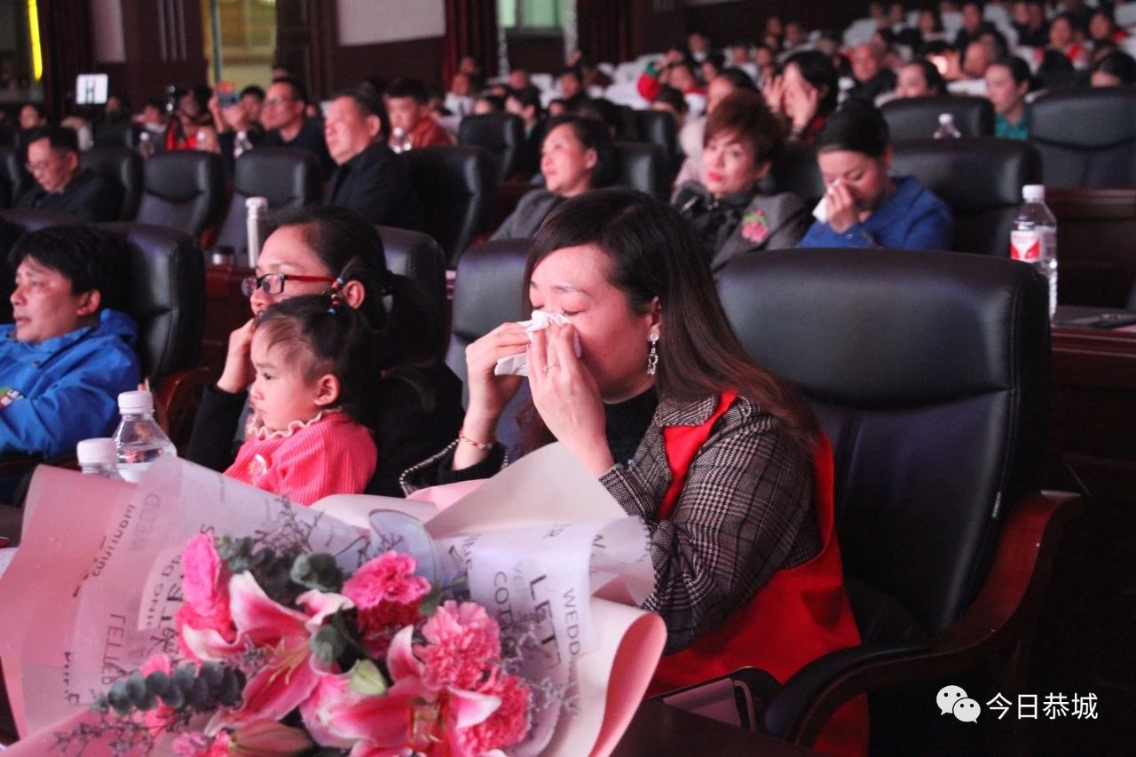 恭城县义工志愿者协会2019年会暨全县志愿者联谊会在县人民会堂举行70 / 作者:登山涉水 / 帖子ID:269936