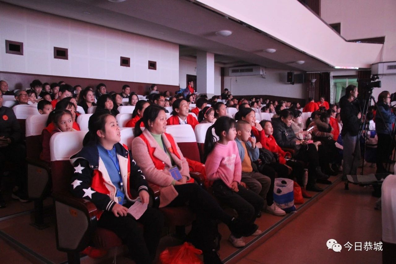 恭城县义工志愿者协会2019年会暨全县志愿者联谊会在县人民会堂举行453 / 作者:登山涉水 / 帖子ID:269936