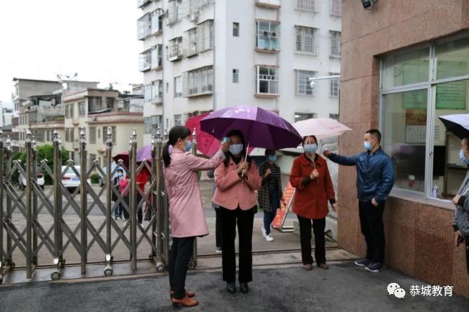 防疫演练如实战 未雨绸缪保平安——恭城县中小学校新冠肺炎疫情防控应急演练184 / 作者:论坛小编01 / 帖子ID:271093