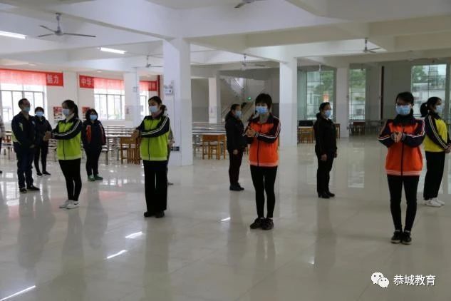 防疫演练如实战 未雨绸缪保平安——恭城县中小学校新冠肺炎疫情防控应急演练463 / 作者:论坛小编01 / 帖子ID:271093
