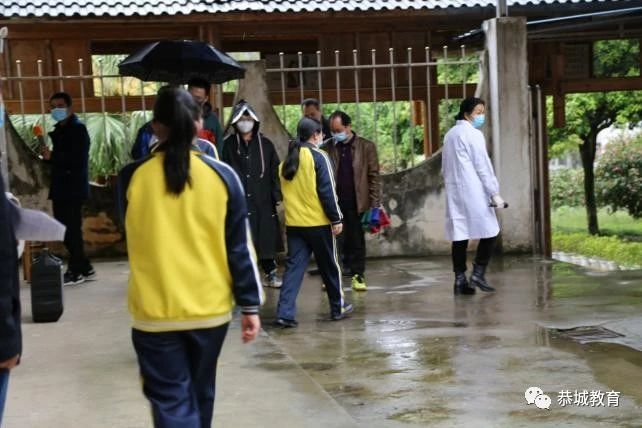防疫演练如实战 未雨绸缪保平安——恭城县中小学校新冠肺炎疫情防控应急演练374 / 作者:论坛小编01 / 帖子ID:271093