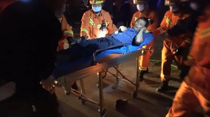事发恭城燕新路段，面包车司机犯困撞树被困，所幸...219 / 作者:论坛小编01 / 帖子ID:271230