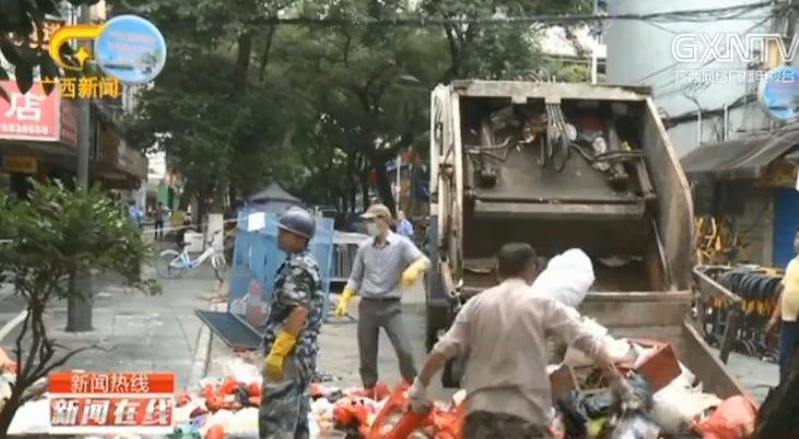 糟心！桂林一居民家中垃圾成堆，15吨垃圾车三趟才清完！550 / 作者:登山涉水 / 帖子ID:271775