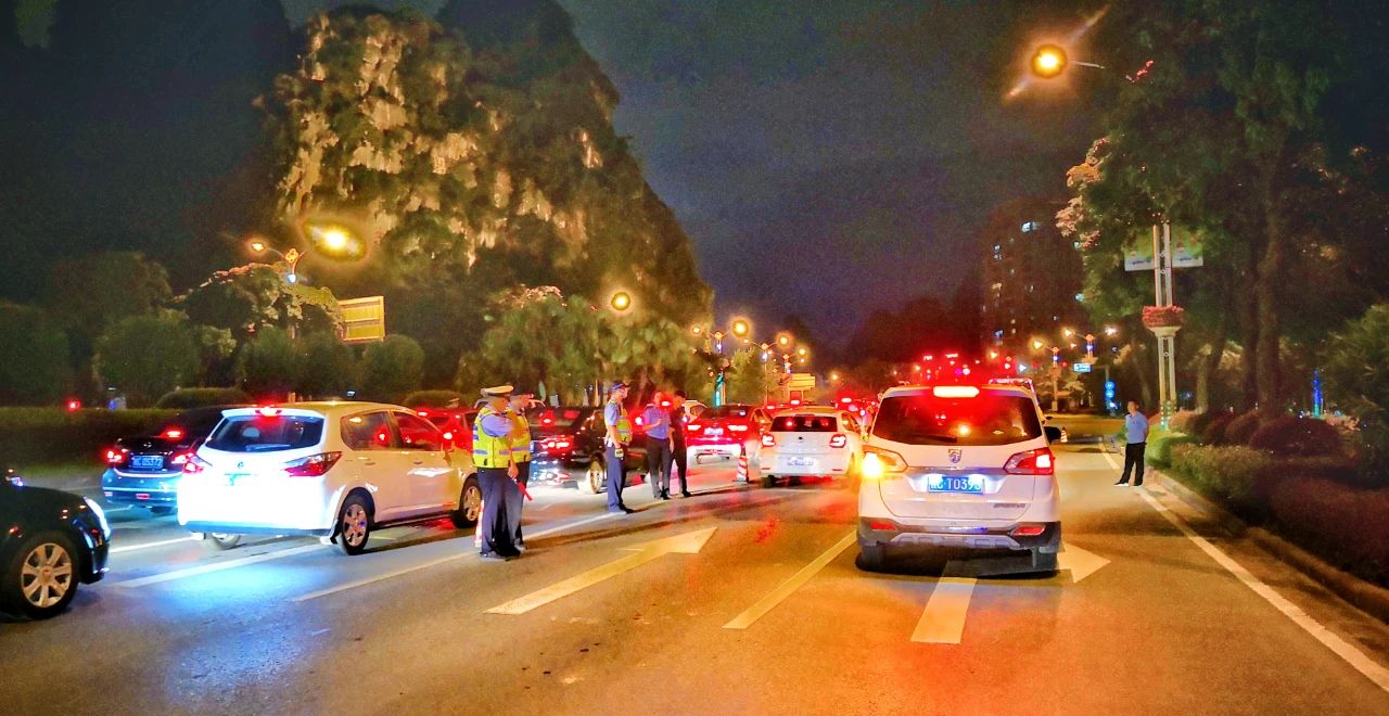 震惊，桂林这一晚上抓了495人，究竟为何？624 / 作者:呆桃 / 帖子ID:271802