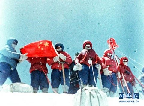 刚刚中国成功登顶了！“刷新”珠峰高度，震撼视频画面来袭832 / 作者:呆桃 / 帖子ID:271868