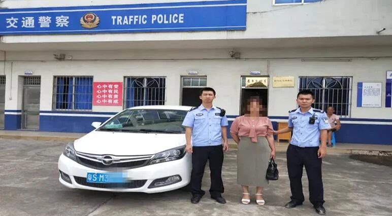 广西：孕妇大出血休克，救护车却被小车阻挡！医生：再晚几分钟，就……1 / 作者:YKJNzVqH / 帖子ID:272412