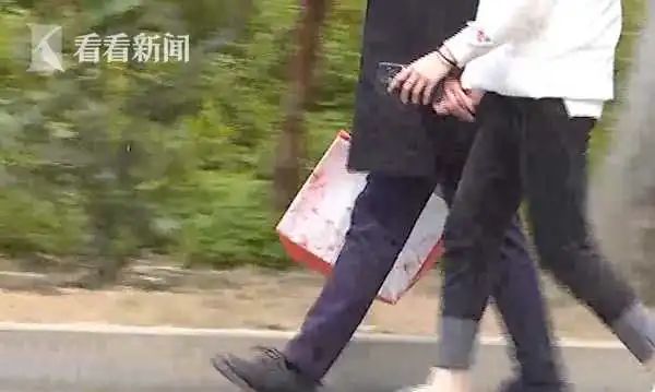 61岁老太与18岁小伙谈恋爱，结果男友用老太私密照干这事！623 / 作者:普通人物怨 / 帖子ID:272446