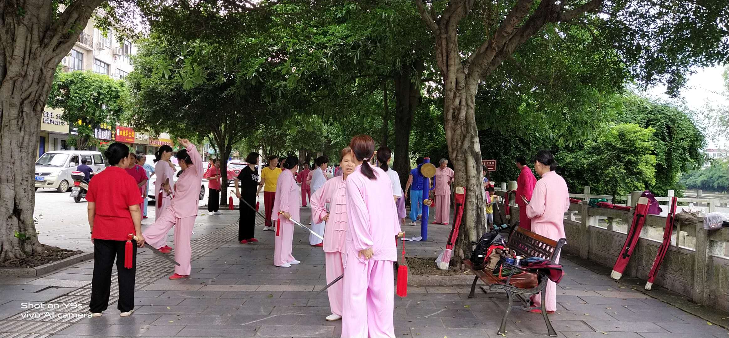 滨江河边是否可以让出一条道给小朋友们玩370 / 作者:小妖花满楼满fx / 帖子ID:272547