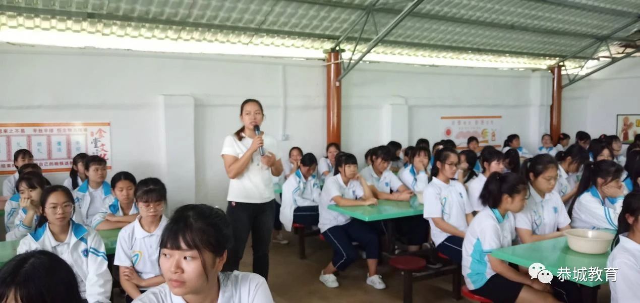 守护青春伴成长  自尊自爱保平安：栗木中学召开全体女生安全工作会议308 / 作者:论坛小编04 / 帖子ID:272580
