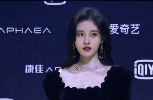 流量小花P成“塑胶脸”，41岁秦岚脸垮被嘲：“中国式审美”太可怕了！848 / 作者:YKJNzVqH / 帖子ID:272921