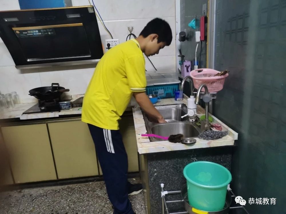 党旗领航，莲花初级中学深入开展“劳动美”社会实践主题教育活动646 / 作者:论坛小编04 / 帖子ID:273107