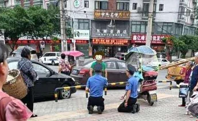 “四川绵阳城管人员跪劝占道经营商贩”，官方通报606 / 作者:分叉路口 / 帖子ID:273624