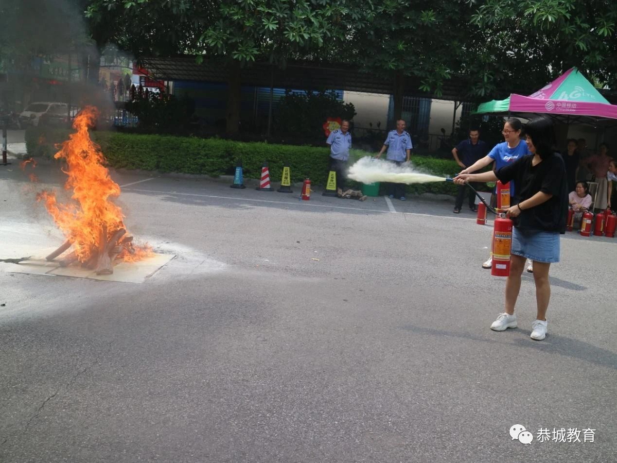 关注消防  防患未然：县城三小开展灭火演练培训755 / 作者:论坛小编04 / 帖子ID:273840