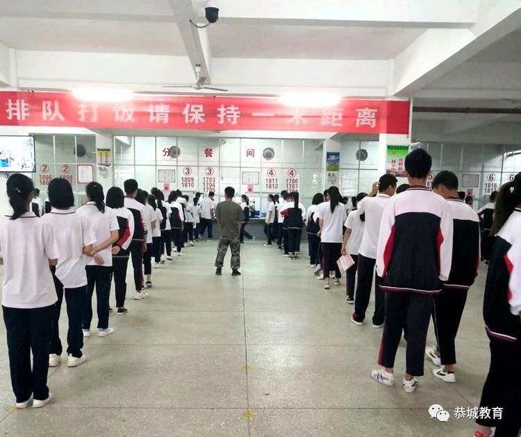 小细节 彰显大文明：民族实验初中食堂礼仪养成教育初见成效690 / 作者:论坛小编04 / 帖子ID:274364