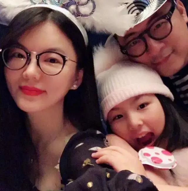 王岳伦“出轨”的那天，李湘忙着赚钱养家61 / 作者:圆月小侠 / 帖子ID:276020
