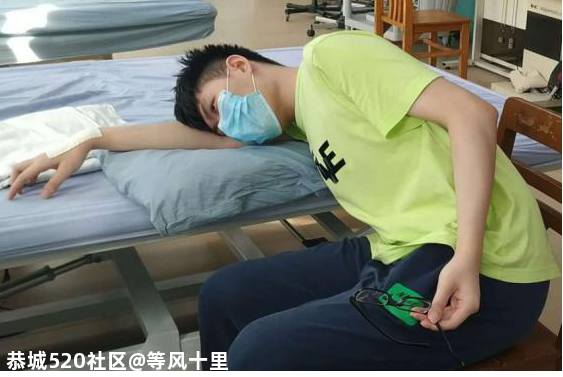 别大意！22岁小伙一觉睡醒“手残”了！竟是因为这个动作272 / 作者:等风十里 / 帖子ID:276279