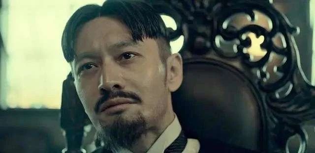 《八佰》：被遗弃的400具“尸体”，改变了无数人的命956 / 作者:圆月小侠 / 帖子ID:276516