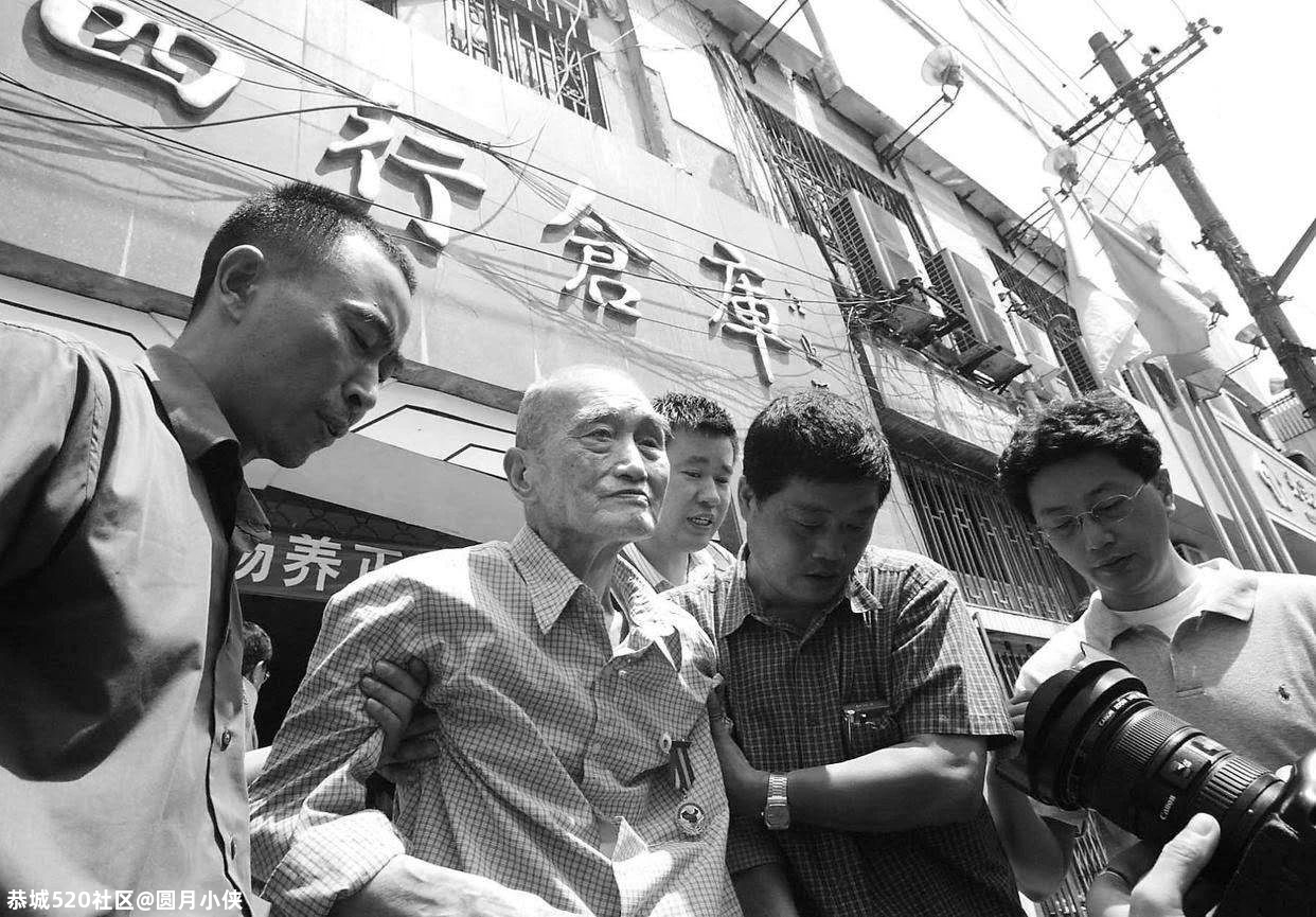 《八佰》：被遗弃的400具“尸体”，改变了无数人的命9 / 作者:圆月小侠 / 帖子ID:276516