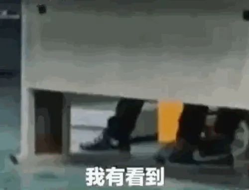 公司发证件时扔地上，员工低头弯腰满地找，众人集体离职413 / 作者:分叉路口 / 帖子ID:276586