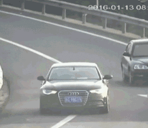 桂林高速公路上，一男子违反交通后给交警塞钱，结果...435 / 作者:華大夫 / 帖子ID:278159