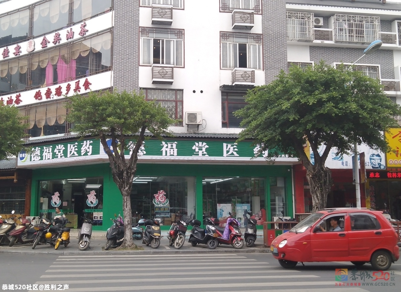人行道路口挨电动车堵起了。769 / 作者:胜利之声 / 帖子ID:279478