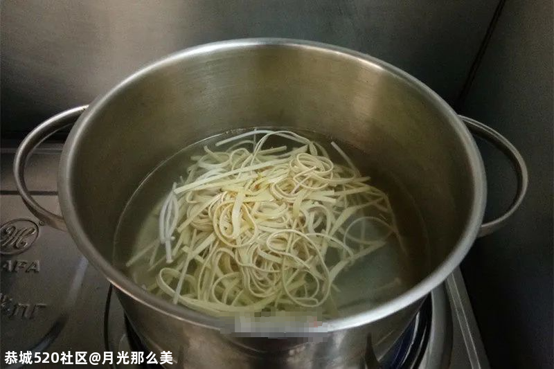 红油油的水煮肉片，看着就让人口水直流~赶紧学来做给家人吃！533 / 作者:月光那么美 / 帖子ID:281993