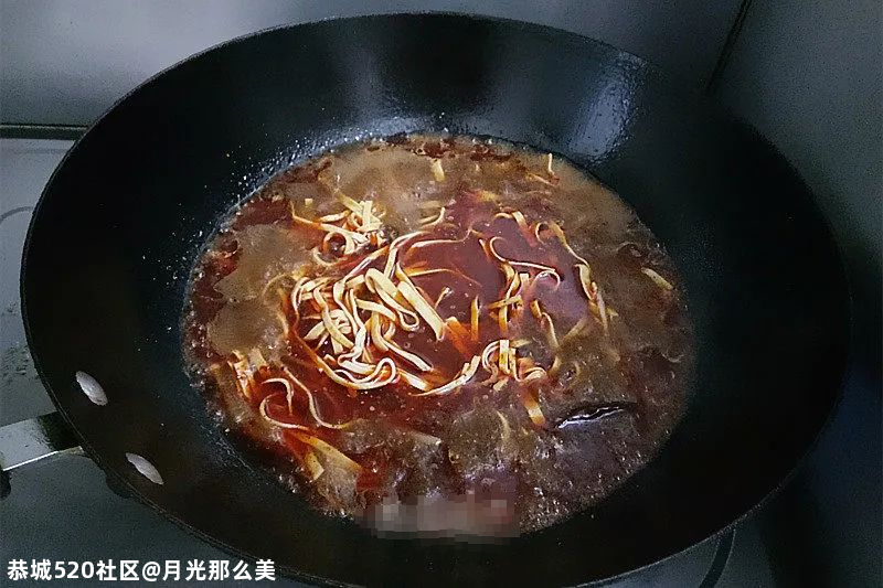 红油油的水煮肉片，看着就让人口水直流~赶紧学来做给家人吃！186 / 作者:月光那么美 / 帖子ID:281993