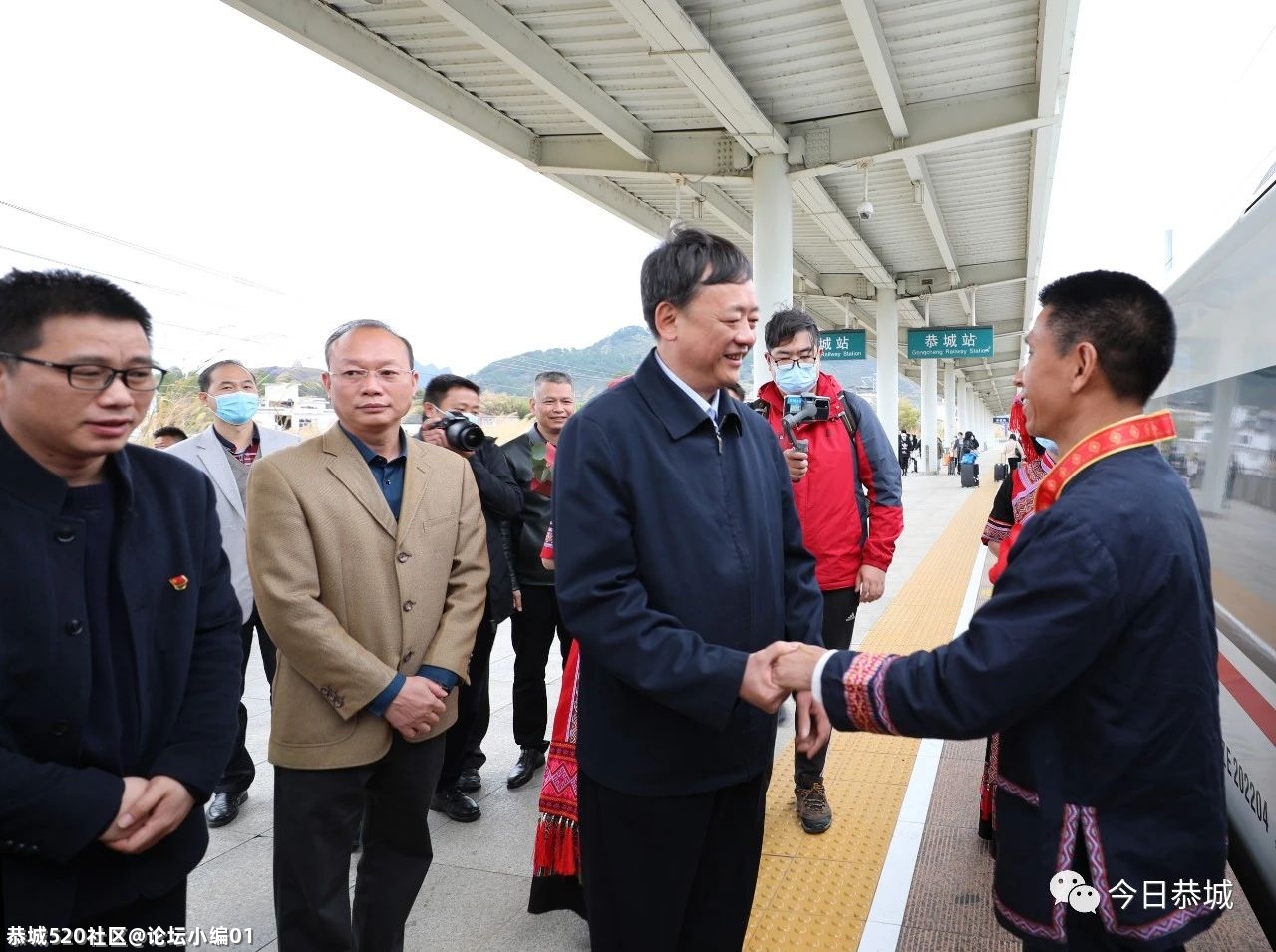 我县获全国脱贫攻坚先进个人赵进忠载誉归来994 / 作者:论坛小编01 / 帖子ID:282789