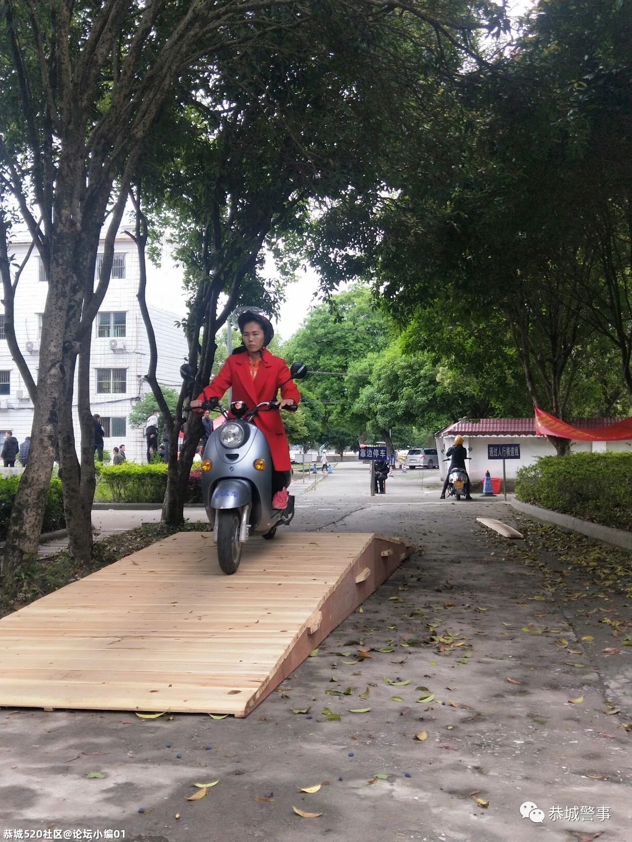 把“驾校”和“考场”搬到农村--- 恭城交警大队深化“放管服” 摩托车送考下乡获好评45 / 作者:论坛小编01 / 帖子ID:283564