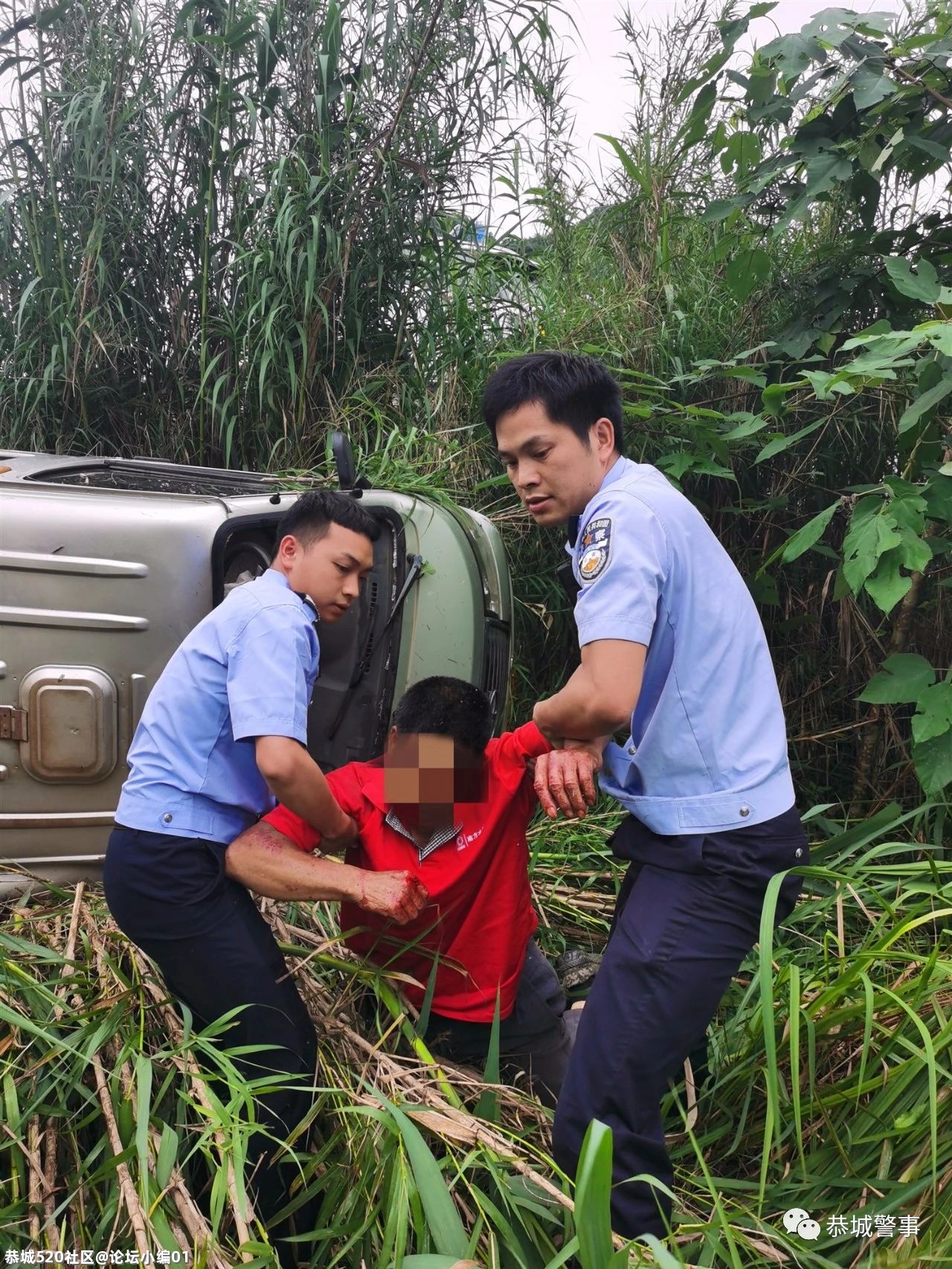 车辆侧翻下路基，警民救助排险情394 / 作者:论坛小编01 / 帖子ID:285420