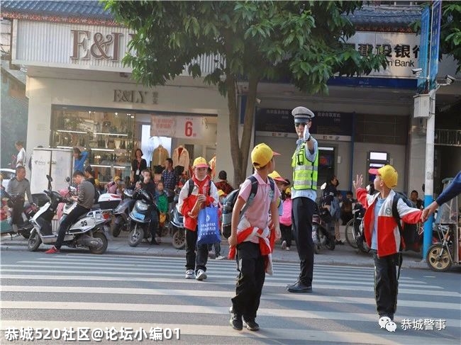 五心连着警民情--恭城交警“放管服”改革服务零距离871 / 作者:论坛小编01 / 帖子ID:286025