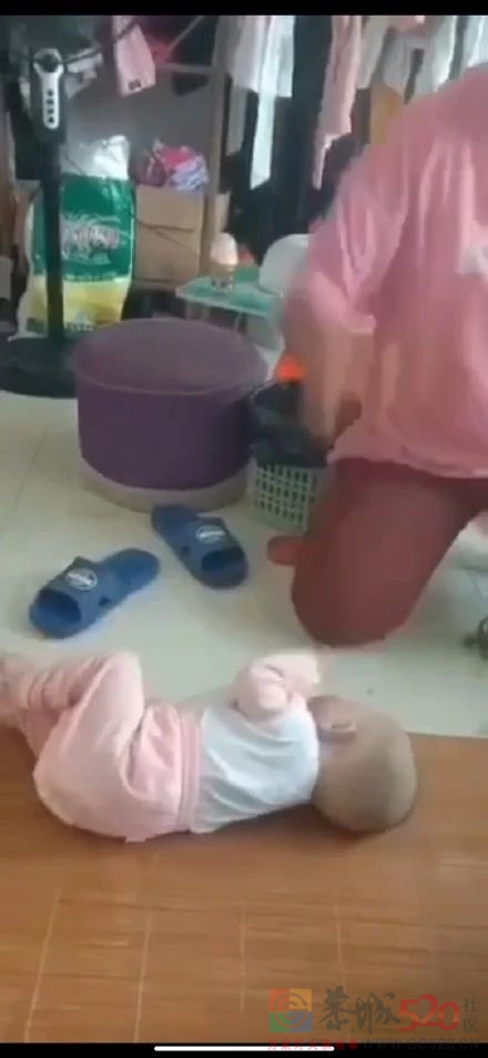 拿拖鞋猛抽婴儿，两女子身份确认！47 / 作者:分叉路口 / 帖子ID:287239